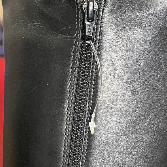 Ros Hommerson size 9 wide black leather boots w scallop top - Picture 11 of 12